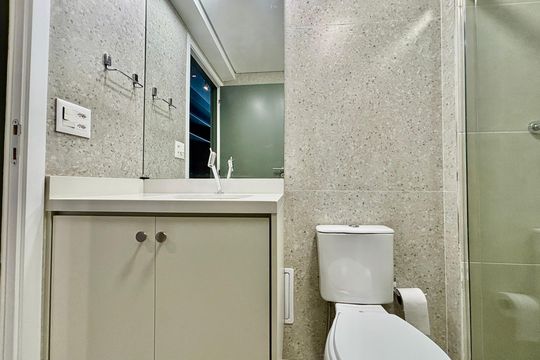 Banheiro de kitnet/studio para alugar com 1 quarto, 31m² em Paraíso, São Paulo