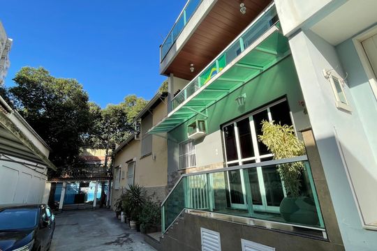 Fachada de casa à venda com 3 quartos, 142m² em Tijuca, Rio de Janeiro