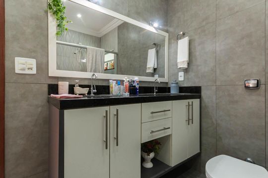 Banheiro da Suíte de casa à venda com 3 quartos, 142m² em Tijuca, Rio de Janeiro
