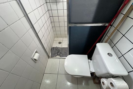 Banheiro de apartamento para alugar com 2 quartos, 55m² em Residencial Morada dos Lagos, Barueri