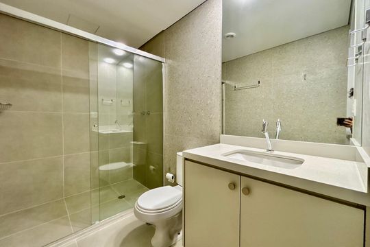 Banheiro de kitnet/studio para alugar com 1 quarto, 31m² em Paraíso, São Paulo
