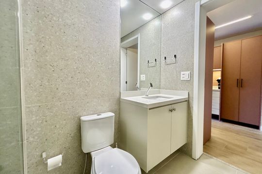 Banheiro de kitnet/studio para alugar com 1 quarto, 31m² em Paraíso, São Paulo