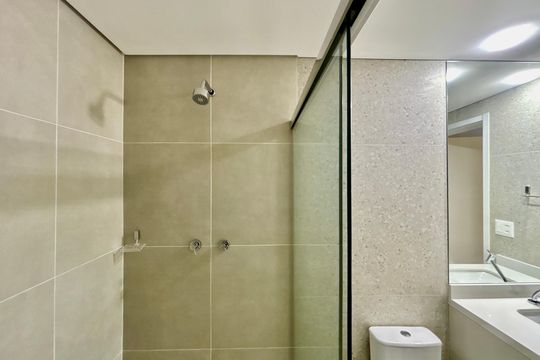 Banheiro de kitnet/studio para alugar com 1 quarto, 31m² em Paraíso, São Paulo