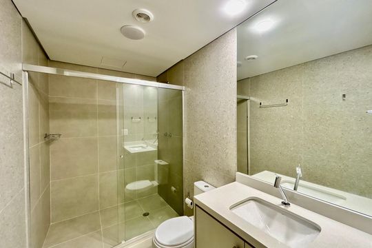 Banheiro de kitnet/studio para alugar com 1 quarto, 31m² em Paraíso, São Paulo