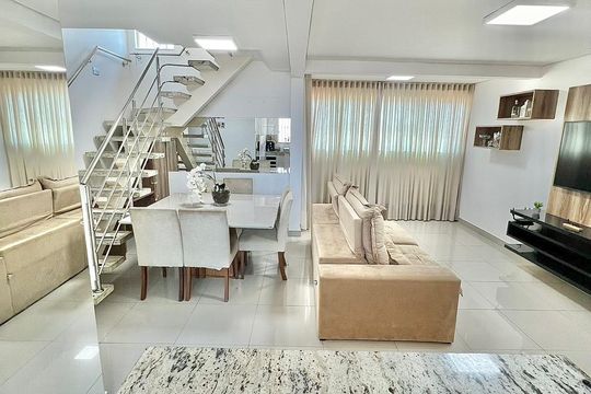 Apartamento para alugar com 4 quartos, 200m² em Santa Mônica, Uberlândia