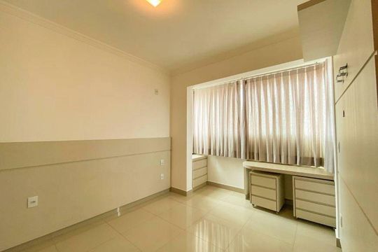 Apartamento para alugar com 4 quartos, 200m² em Santa Mônica, Uberlândia
