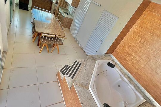 Apartamento para alugar com 4 quartos, 200m² em Santa Mônica, Uberlândia