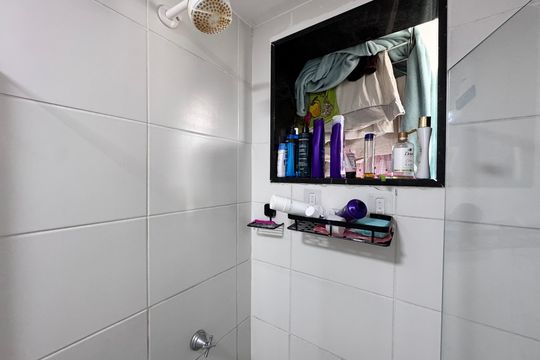 Banheiro Social de apartamento à venda com 3 quartos, 54m² em Vargem Pequena, Rio de Janeiro