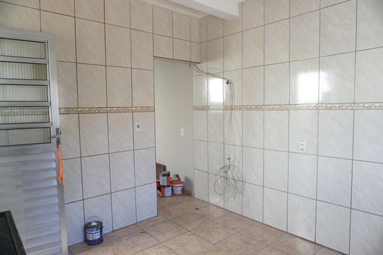 Casa para alugar com 1 quarto, 50m² em Parque Guaianazes, São Paulo