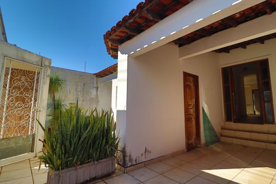 Garagem de casa para alugar com 3 quartos, 280m² em Pampulha, Uberlândia