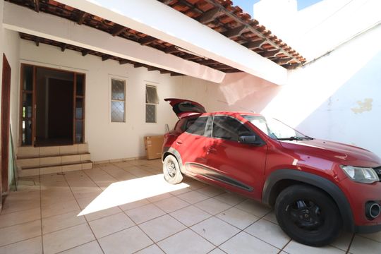 Garagem de casa para alugar com 3 quartos, 280m² em Pampulha, Uberlândia