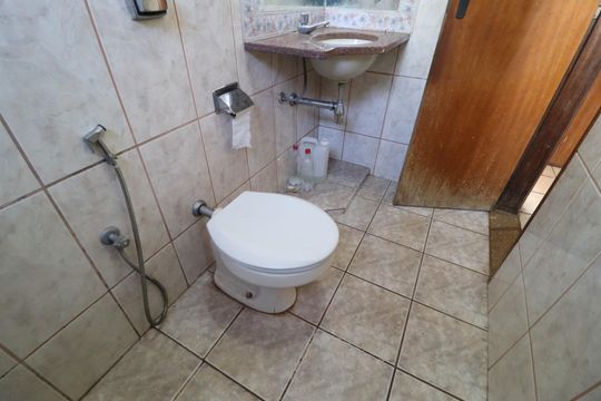 Banheiro do Quarto 2 de casa para alugar com 3 quartos, 280m² em Pampulha, Uberlândia