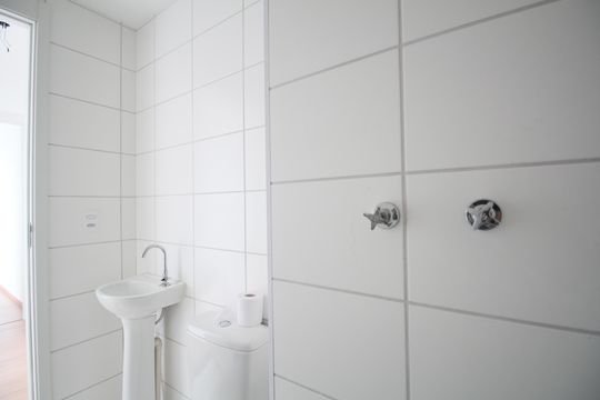 Banheiro de apartamento à venda com 2 quartos, 41m² em Vila Andrade, São Paulo