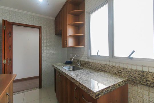 Cozinha de apartamento para alugar com 3 quartos, 58m² em Vila Ema, São Paulo