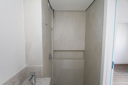 Banheiro da Suíte 1 de apartamento à venda com 2 quartos, 69m² em São Pedro, Belo Horizonte