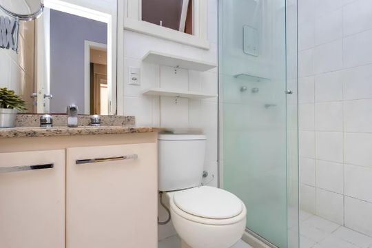 Banheiro de apartamento à venda com 2 quartos, 63m² em Tristeza, Porto Alegre