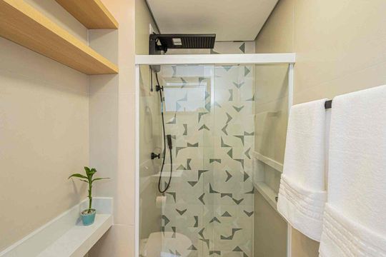 Banheiro de apartamento à venda com 1 quarto, 23m² em Vila Madalena, São Paulo