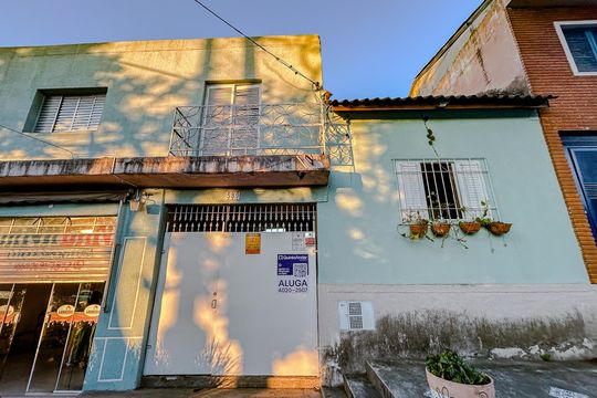 Fachada com Plaquinha de casa para alugar com 2 quartos, 60m² em Penha de França, São Paulo