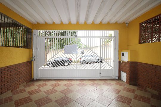 Garagem de casa para alugar com 4 quartos, 146m² em Parque Cruzeiro do Sul, São Paulo