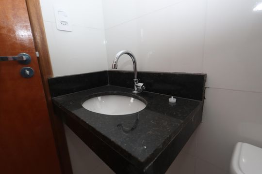 Banheiro de apartamento à venda com 2 quartos, 34m² em Vila Ema, São Paulo