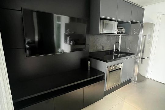 Cozinha de apartamento para alugar com 1 quarto, 33m² em Brooklin, São Paulo