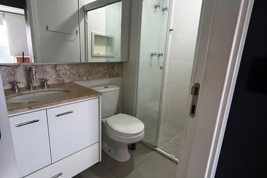 Banheiro de apartamento para alugar com 1 quarto, 33m² em Brooklin, São Paulo