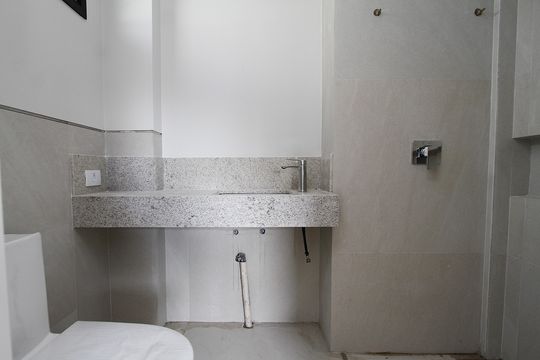 Banheiro da Suíte 1 de apartamento à venda com 2 quartos, 69m² em São Pedro, Belo Horizonte