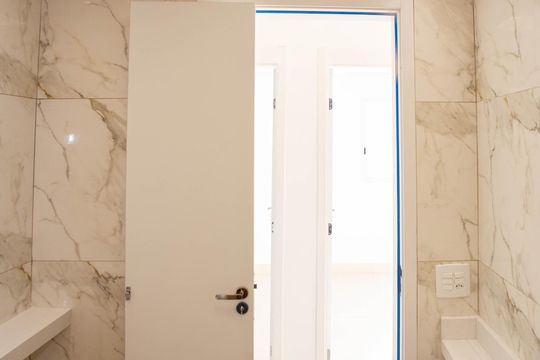 Banheiro de apartamento para alugar com 3 quartos, 54m² em Canhema, Diadema