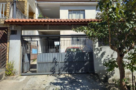 Fachada  de casa para alugar com 1 quarto, 30m² em Jardim Adriana, Guarulhos