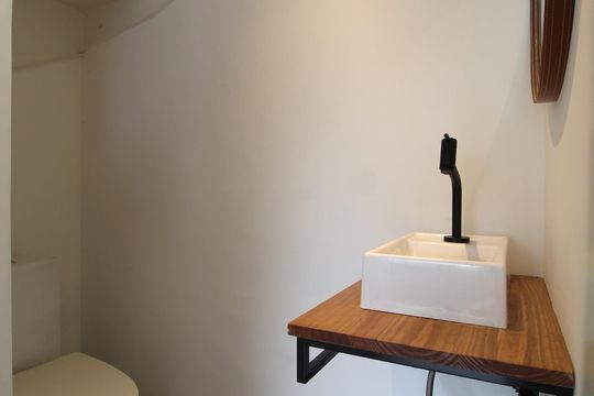Lavabo de apartamento para alugar com 1 quarto, 90m² em Itaim Bibi, São Paulo
