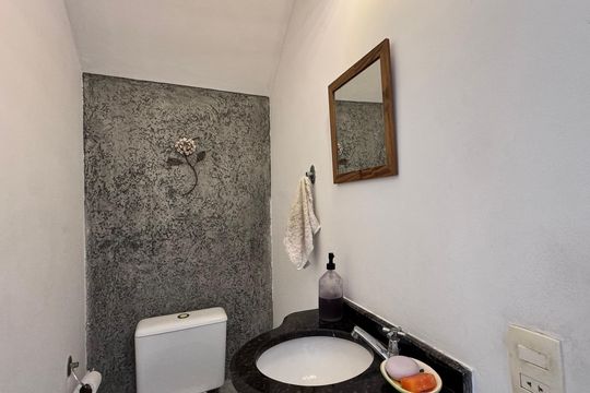 Lavabo de casa de condomínio à venda com 3 quartos, 190m² em Vargem Pequena, Rio de Janeiro