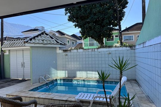 Área externa de casa de condomínio à venda com 3 quartos, 190m² em Vargem Pequena, Rio de Janeiro