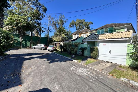 Fachada de casa de condomínio à venda com 3 quartos, 190m² em Vargem Pequena, Rio de Janeiro