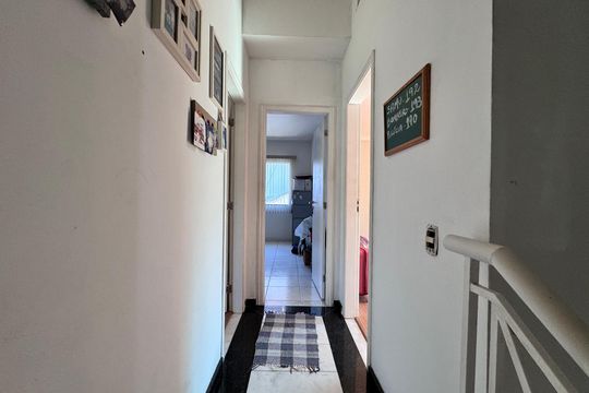 Corredor de casa de condomínio à venda com 3 quartos, 190m² em Vargem Pequena, Rio de Janeiro