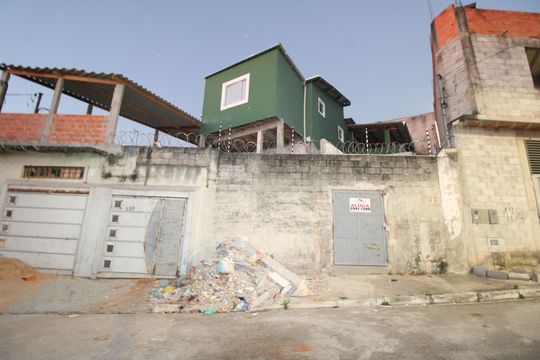 Fachada de casa para alugar com 2 quartos, 100m² em Parque Santa Rita, São Paulo