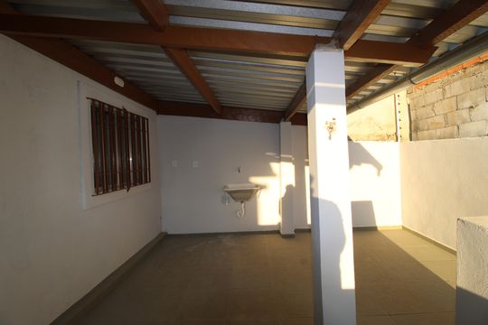 Área de Serviço de casa para alugar com 2 quartos, 100m² em Parque Santa Rita, São Paulo