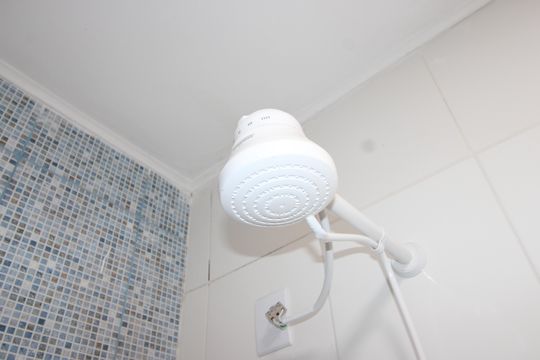 Banheiro de casa para alugar com 2 quartos, 100m² em Parque Santa Rita, São Paulo