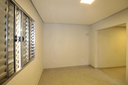 Quarto 1 de casa para alugar com 2 quartos, 100m² em Parque Santa Rita, São Paulo