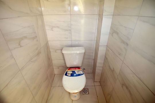 Banheiro de serviço de apartamento para alugar com 2 quartos, 73m² em Vicente de Carvalho, Rio de Janeiro