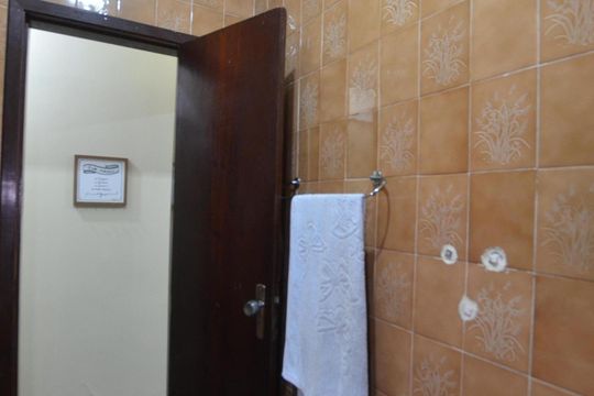 Banheiro Social de casa à venda com 3 quartos, 231m² em Vila Valqueire, Rio de Janeiro