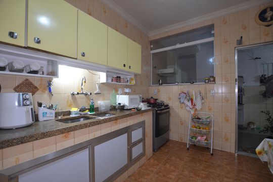 Cozinha de casa à venda com 3 quartos, 231m² em Vila Valqueire, Rio de Janeiro