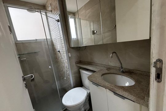 Banheiro de apartamento à venda com 2 quartos, 38m² em Vila Santos, São Paulo