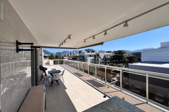 Varanda de apartamento para alugar com 3 quartos, 235m² em Recreio dos Bandeirantes, Rio de Janeiro