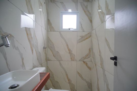 Banheiro de casa para alugar com 2 quartos, 178m² em Cohab, Sapucaia do Sul