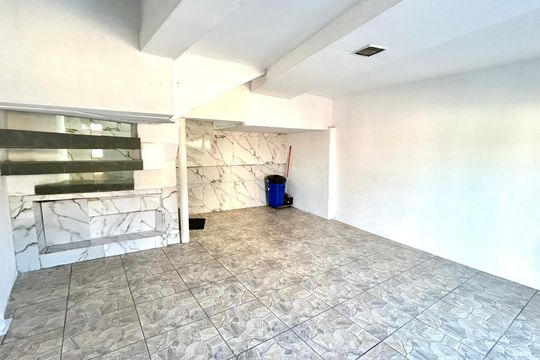 Garagem de casa à venda com 3 quartos, 180m² em Jardim Santa Mena, Guarulhos