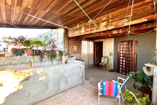 Quintal de casa à venda com 3 quartos, 180m² em Jardim Santa Mena, Guarulhos