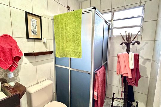 Banheiro 2 de casa à venda com 3 quartos, 180m² em Jardim Santa Mena, Guarulhos