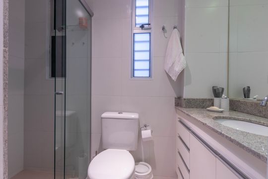 Banheiro de apartamento à venda com 2 quartos, 150m² em Santo Antonio, Belo Horizonte