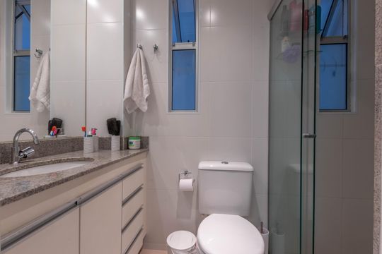 Banheiro de apartamento à venda com 2 quartos, 150m² em Santo Antonio, Belo Horizonte