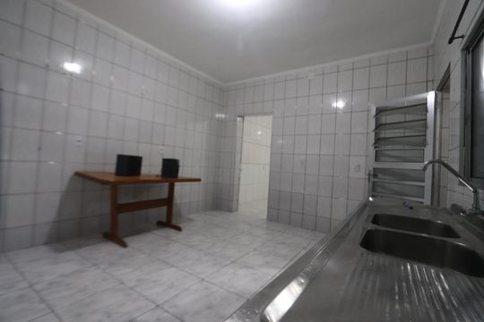 Cozinha de casa para alugar com 1 quarto, 48m² em Fazenda da Juta, São Paulo